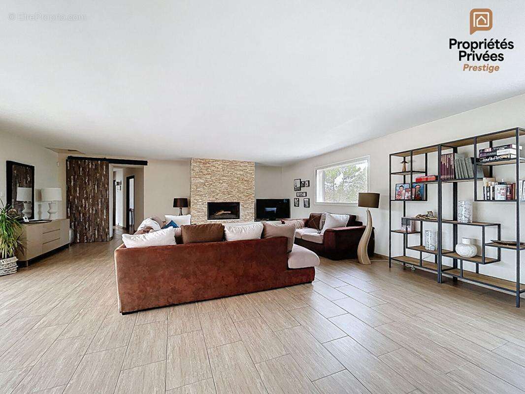 Villa plain-pied 205 m², 4 ch. , Piscine chauffée 5×9 , Vue Mont Aurélien , Parcelle constructible, DPE B ? Ollières 83570 - photo 10