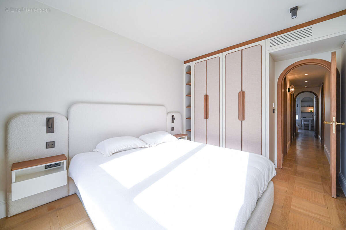 Appartement à PARIS-8E