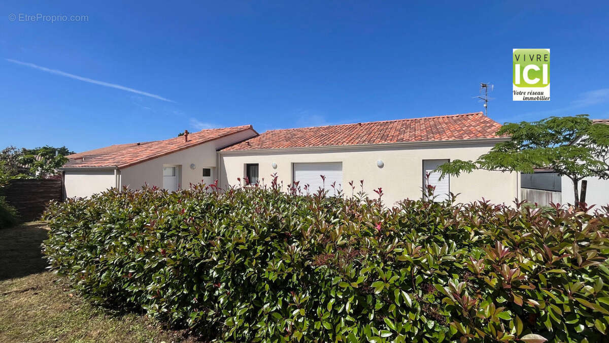 Maison à LA CHAPELLE-BASSE-MER