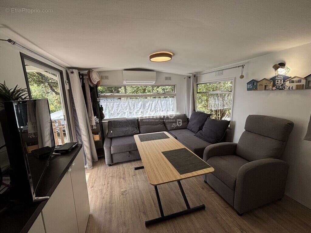Maison à LE MUY
