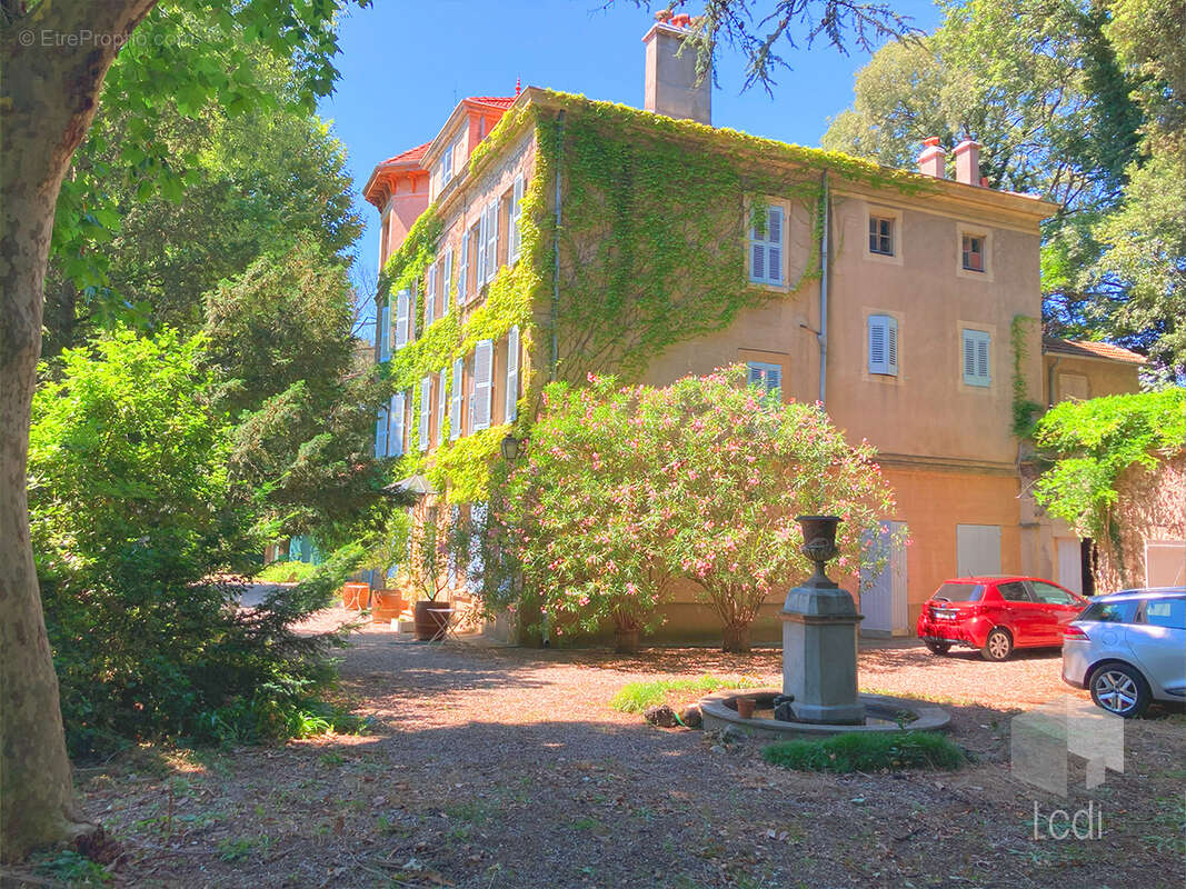 MONTELIMAR, maison 500 m2 avec dépendances - photo 3