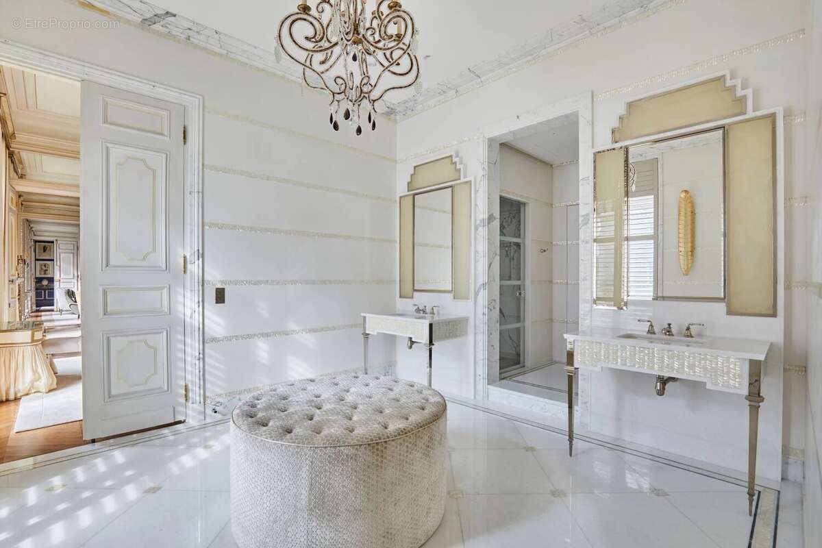 Appartement à PARIS-7E