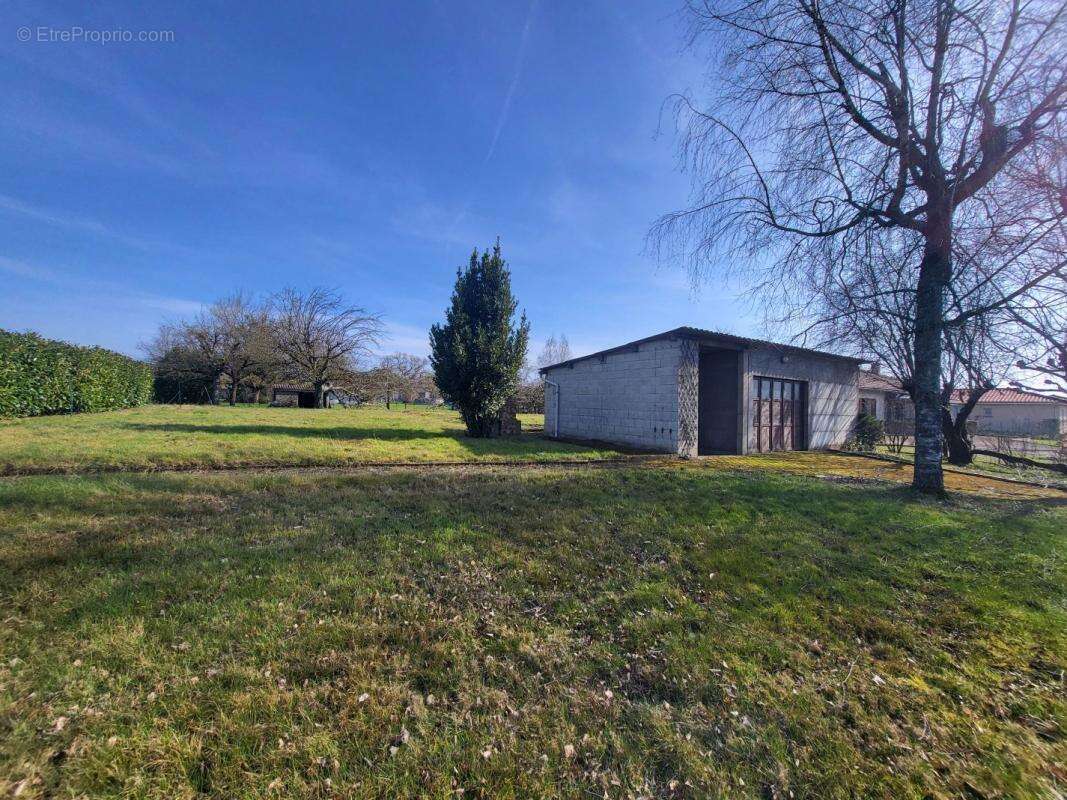 Terrain à PONT-DE-VAUX