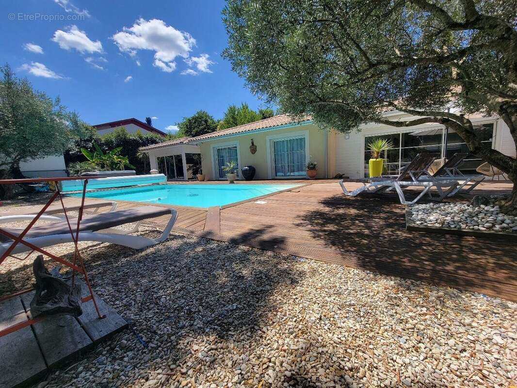 Maison 222 m² à Leognan  - photo 3