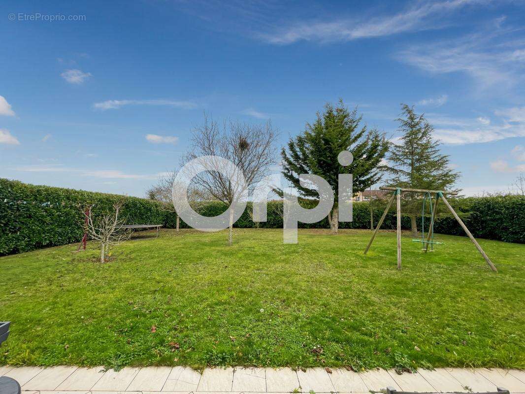 Maison à SAINTE-GEMME-MORONVAL