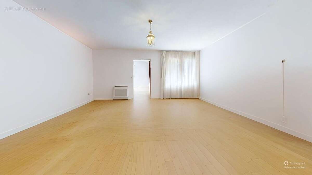 11RuedelaFontaineLivingRoomDefurnished - Appartement à SAINT-CYPRIEN