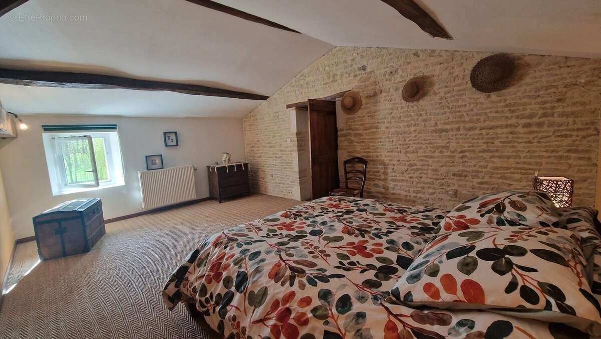 Maison 199 m² à Saint-Martin-De-Bernegoue  - photo 7