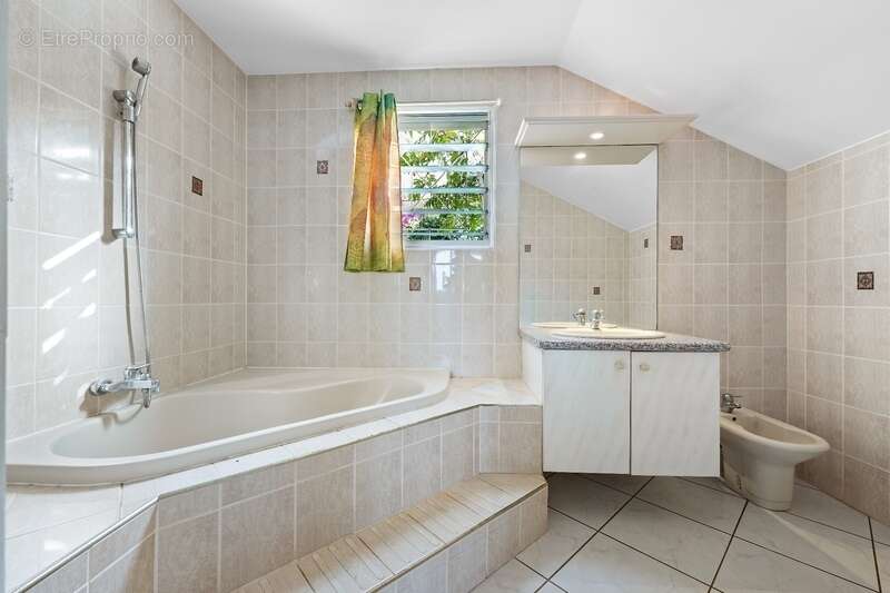 À vendre – villa d’exception avec vue panoramique sur mer et port – saint-gilles les bains - photo 5