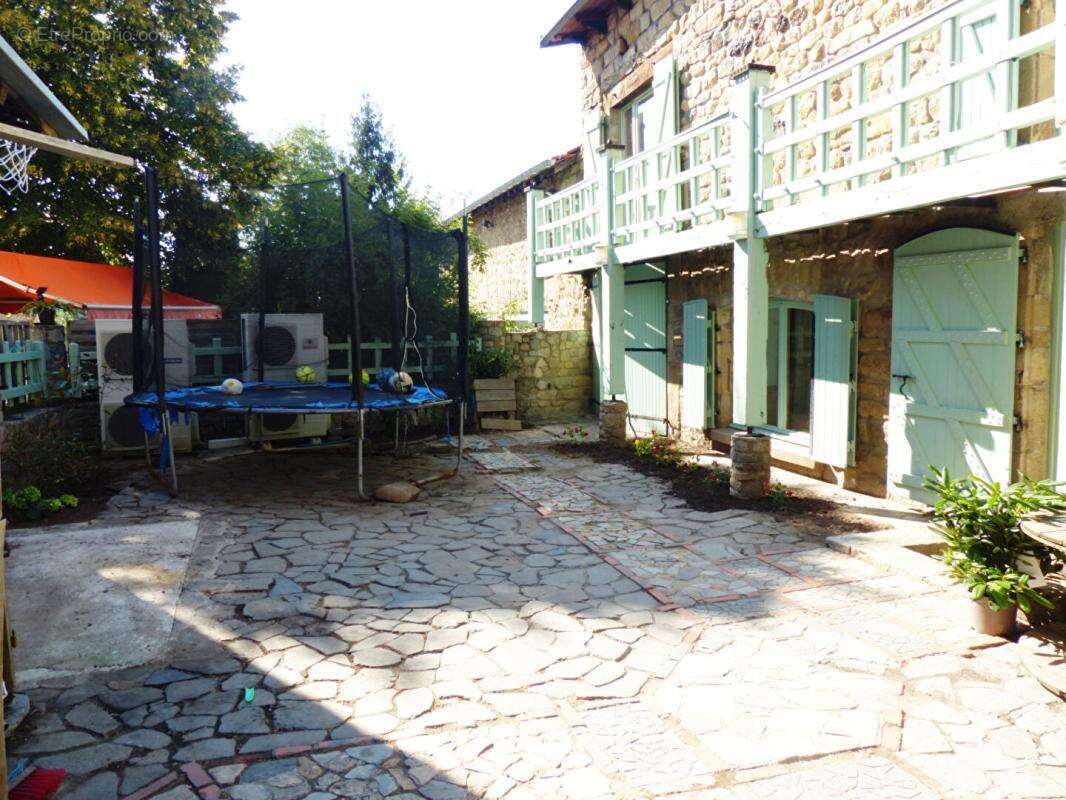 Jolie maison en pierre de 159 m² à Saint-Julien Chapteuil - photo 3