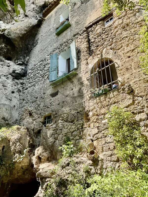 Maison à COTIGNAC