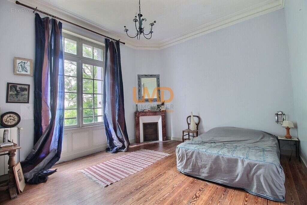 Maison à SALIGNAC-SUR-CHARENTE