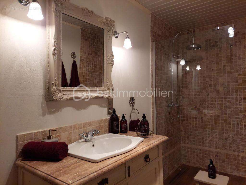 Maison à LUSSAS-ET-NONTRONNEAU