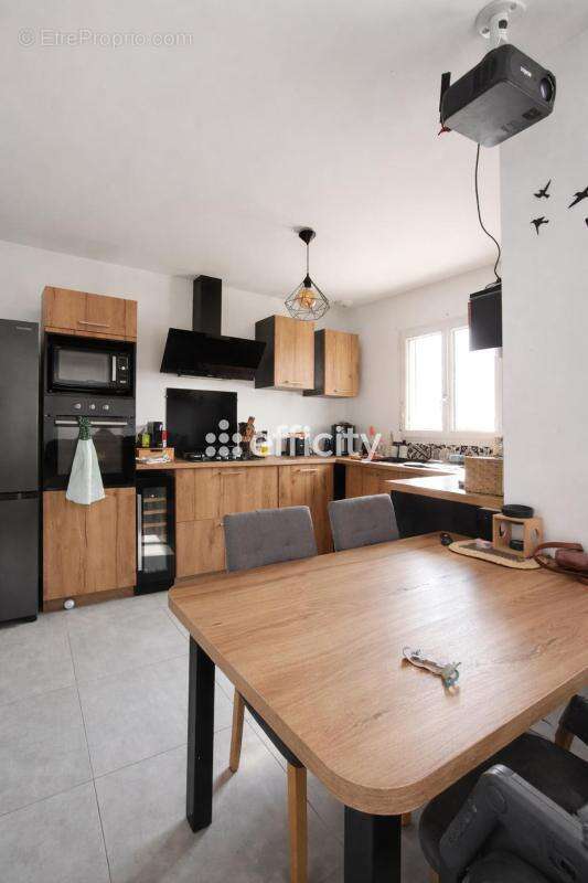 Maison à SAINT-JULIEN-L'ARS