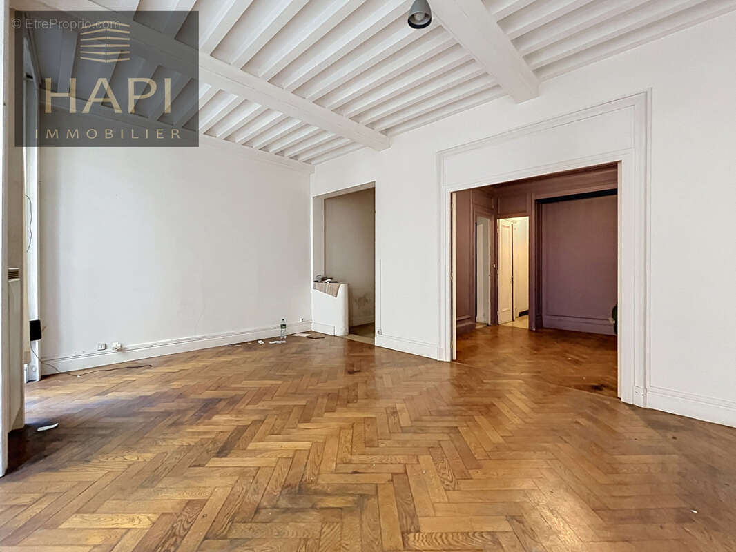 Appartement T2 58m2 plein centre ville - photo 2