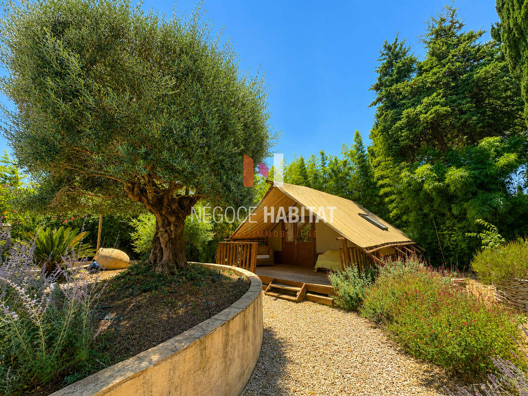 Villa  316 m2 hab. / terrain 1831 m2 - piscine - garage - photo 4