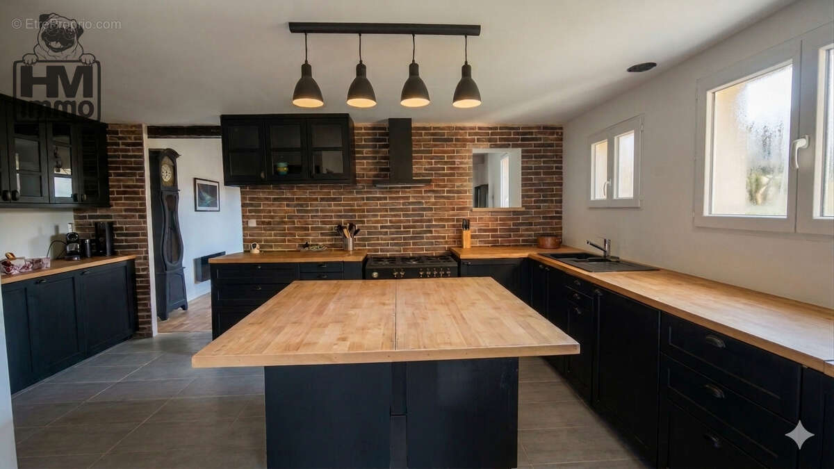 Maison à MAGNAC-BOURG