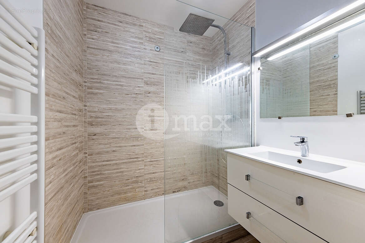 Appartement à COURBEVOIE