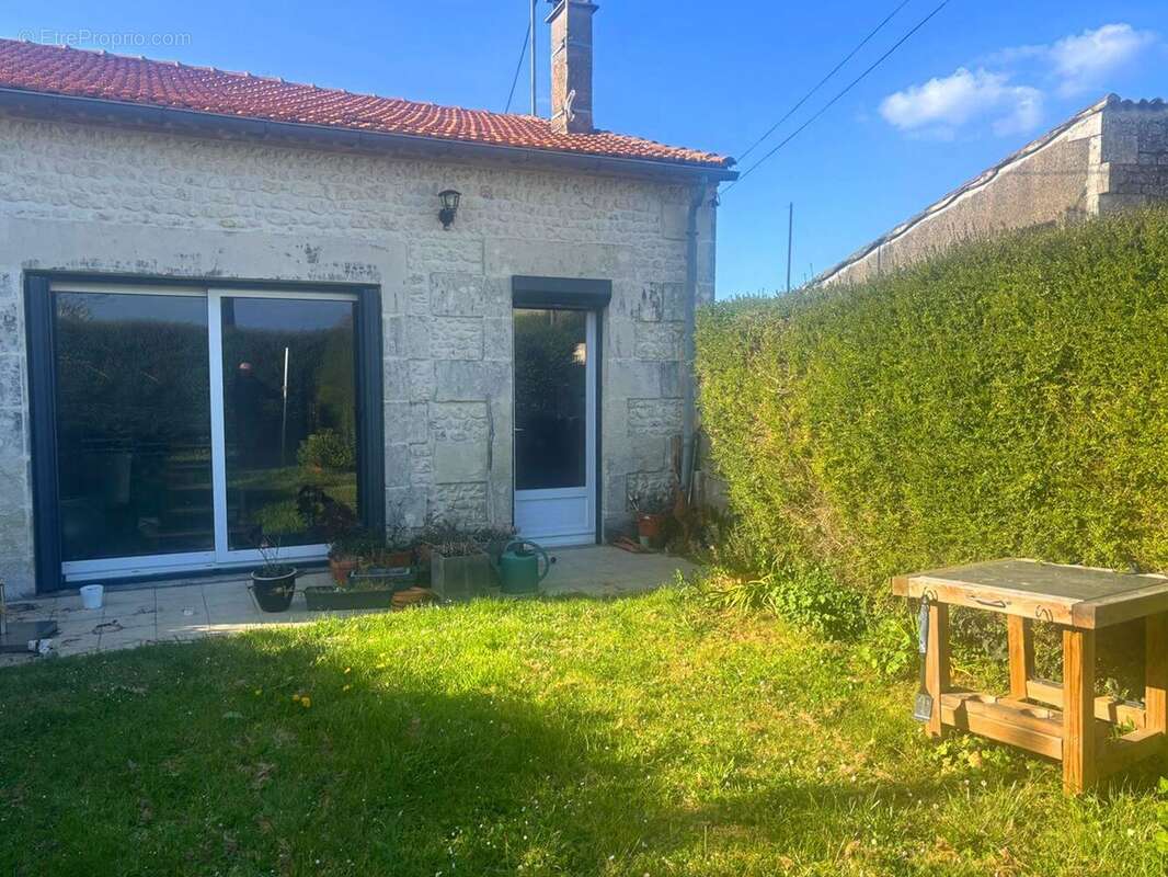 Maison à CHENAC-SAINT-SEURIN-D'UZET