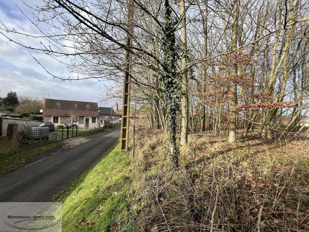 Terrain à VENDHUILE