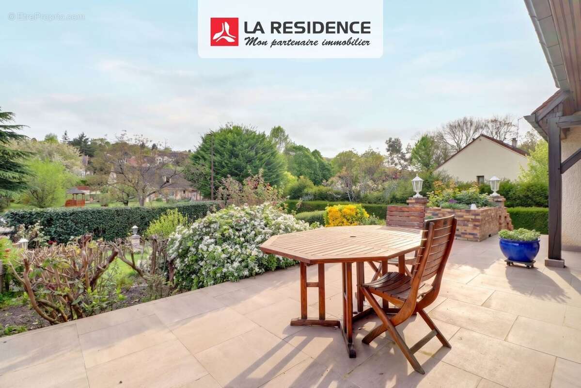 Maison à JOUY-LE-MOUTIER