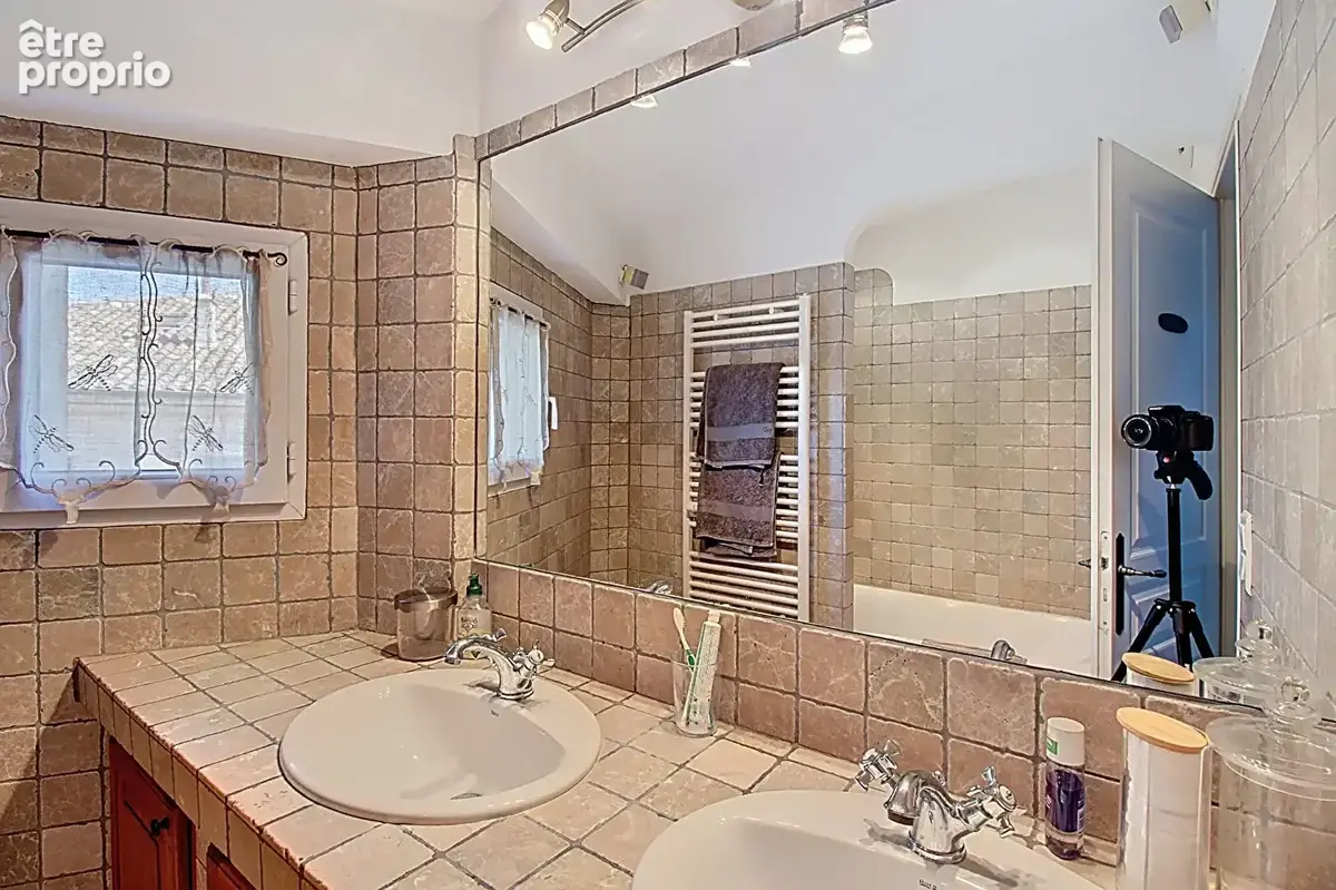 À VENDRE EN EXCLUSIVITÉ à DRAGUIGNAN Appartement 114 m² en dernier étage 3/4 chambres - photo 15