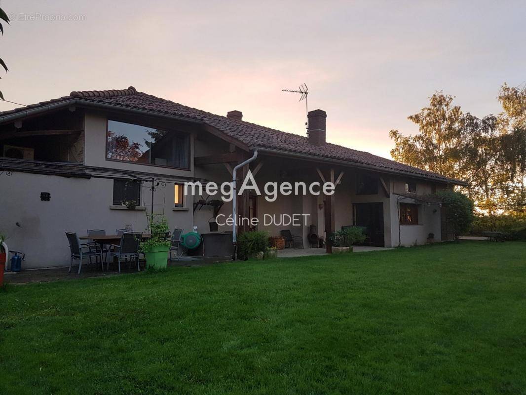 Maison à CHANOZ-CHATENAY