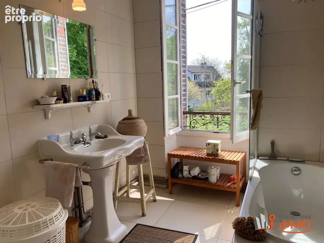 Beaucoup de charme pour cette maison bourgeoise rénovée. - photo 9