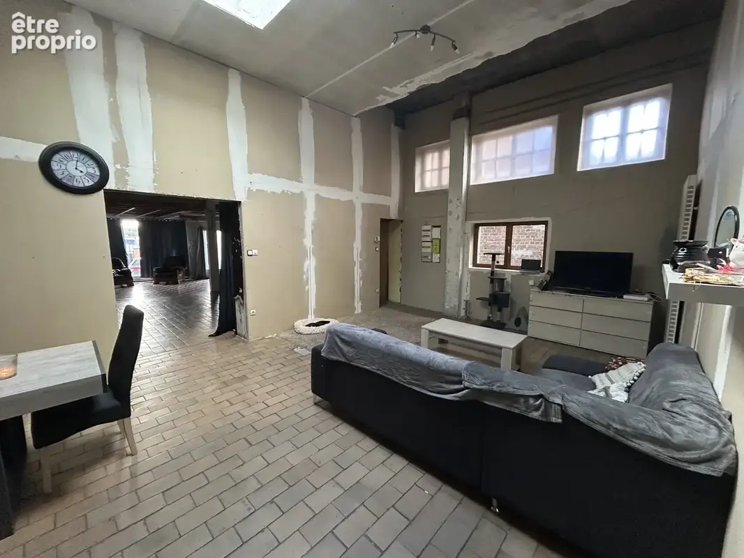 Proche A23, beau potentiel pour cette maison à rénover développant environ 241m2 + sous-sol ! - photo 8