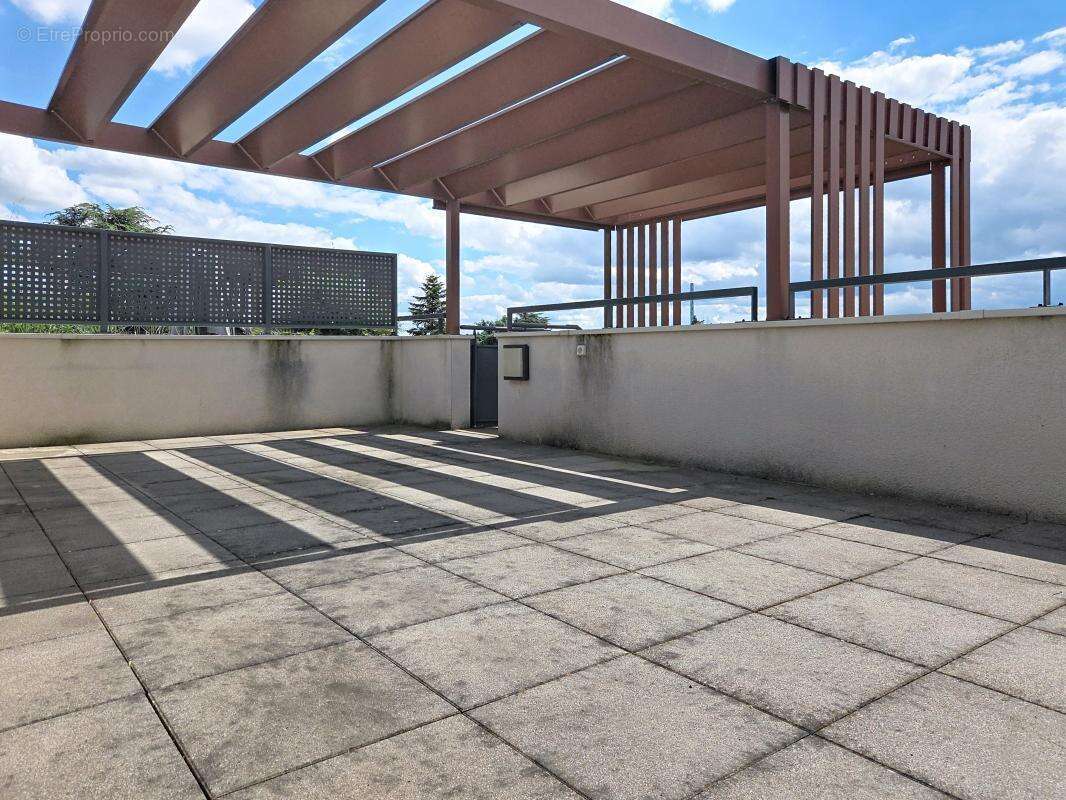 Appartement à MEYZIEU