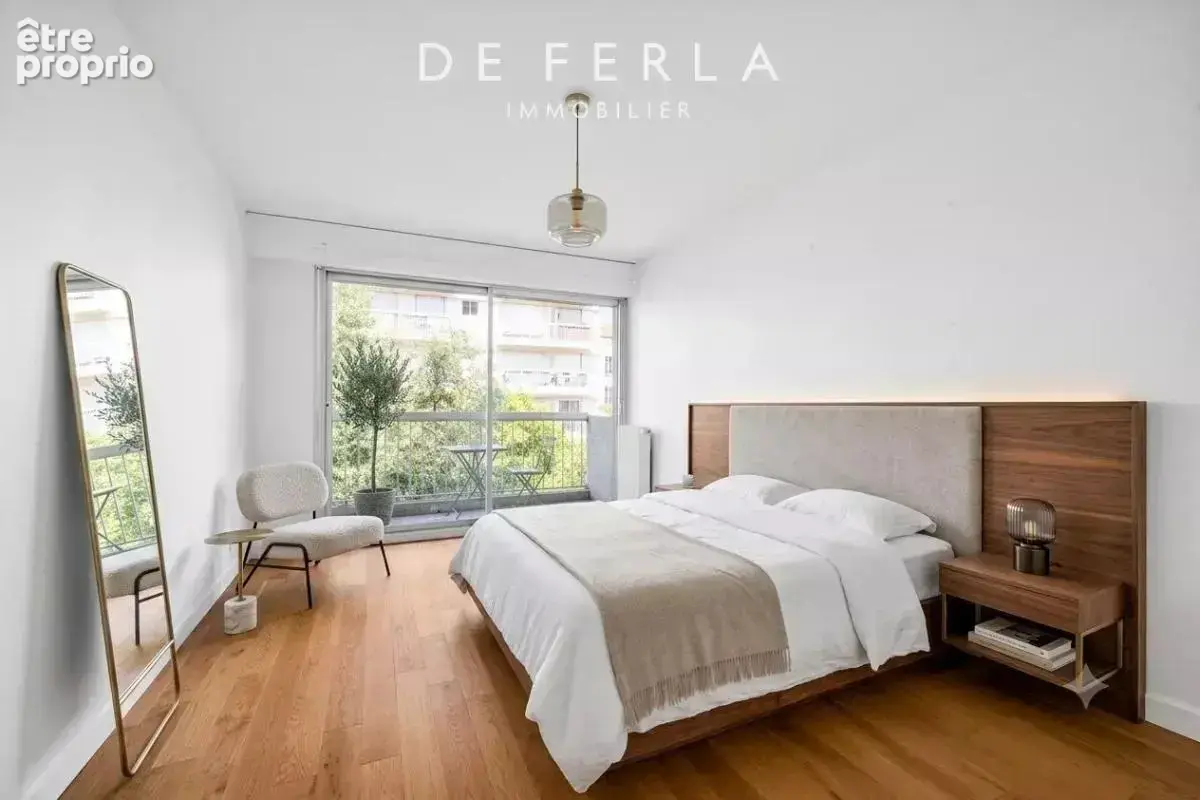 Paris XVᵉ – Appartement familial traversant avec doubles balcons et parking - photo 7