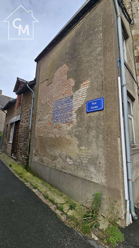 Maison à LASSAY-LES-CHATEAUX