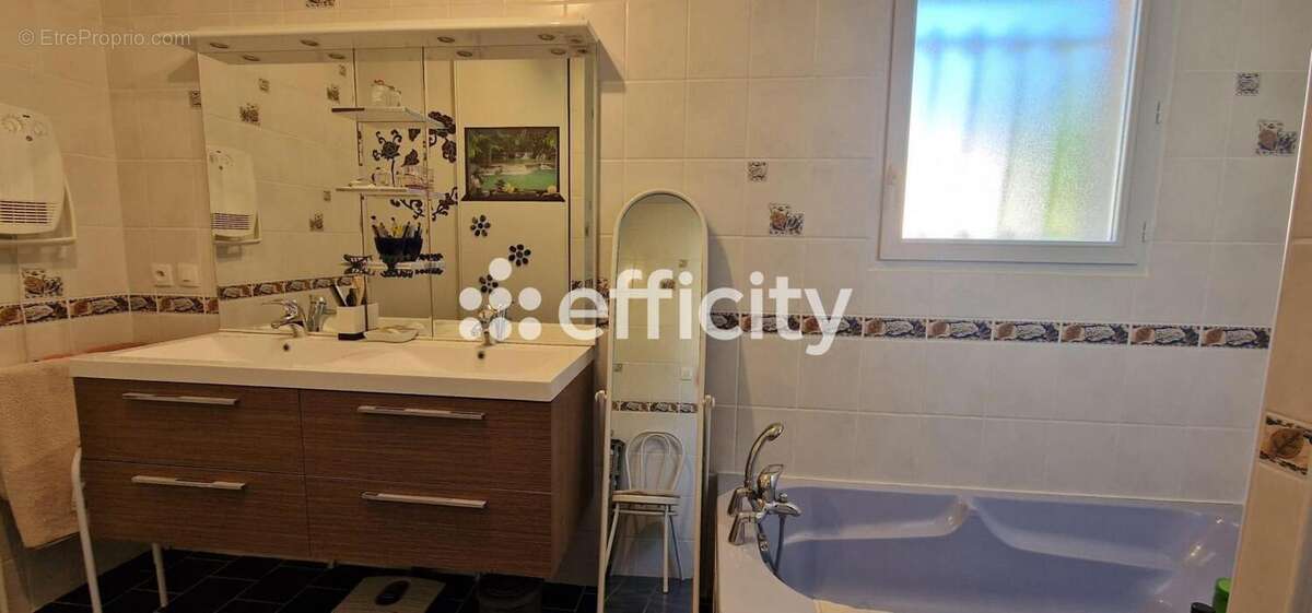 Maison à SAINT-YRIEIX-SUR-CHARENTE