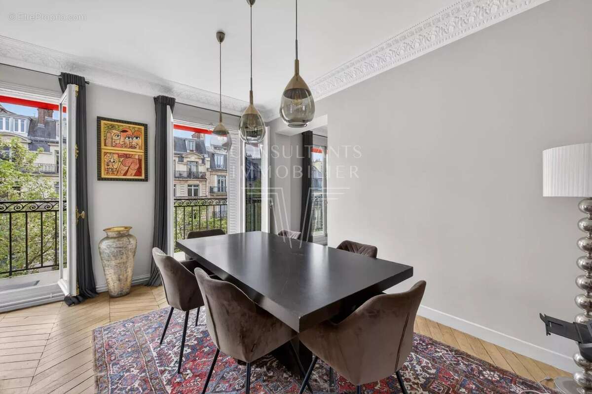 Appartement à PARIS-17E