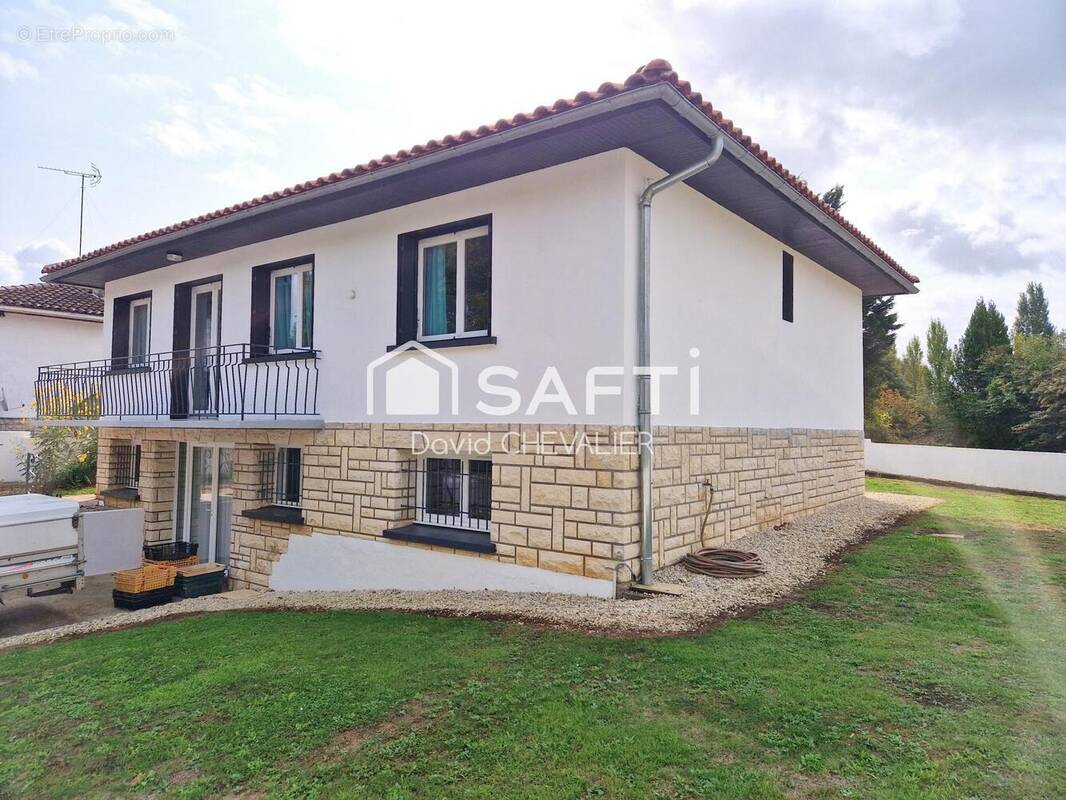 Photo 1 - Maison à SAINT-GENIS-DE-SAINTONGE