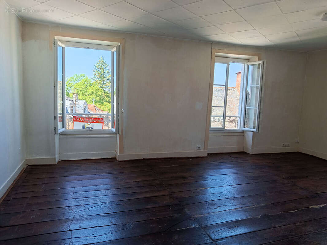 Appartement à rénover dans une belle bâtisse - Juillac - photo 8