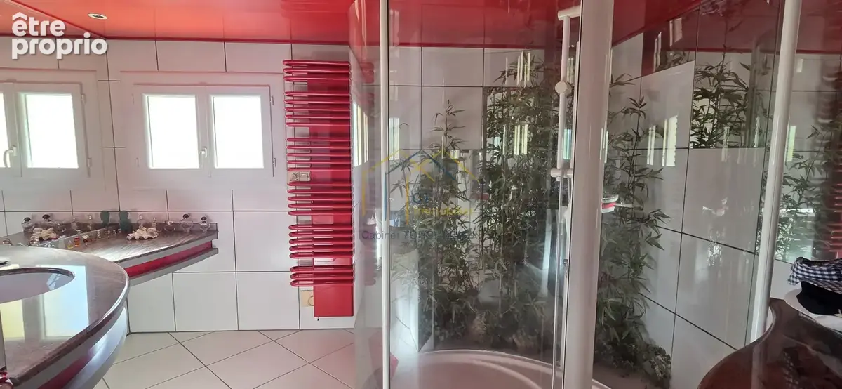 Villa traditionnelle de 10 pièces sur 2100m2 de terrain avec piscine - photo 8