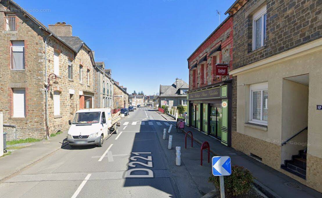 Terrain à MONTREUIL-SUR-ILLE