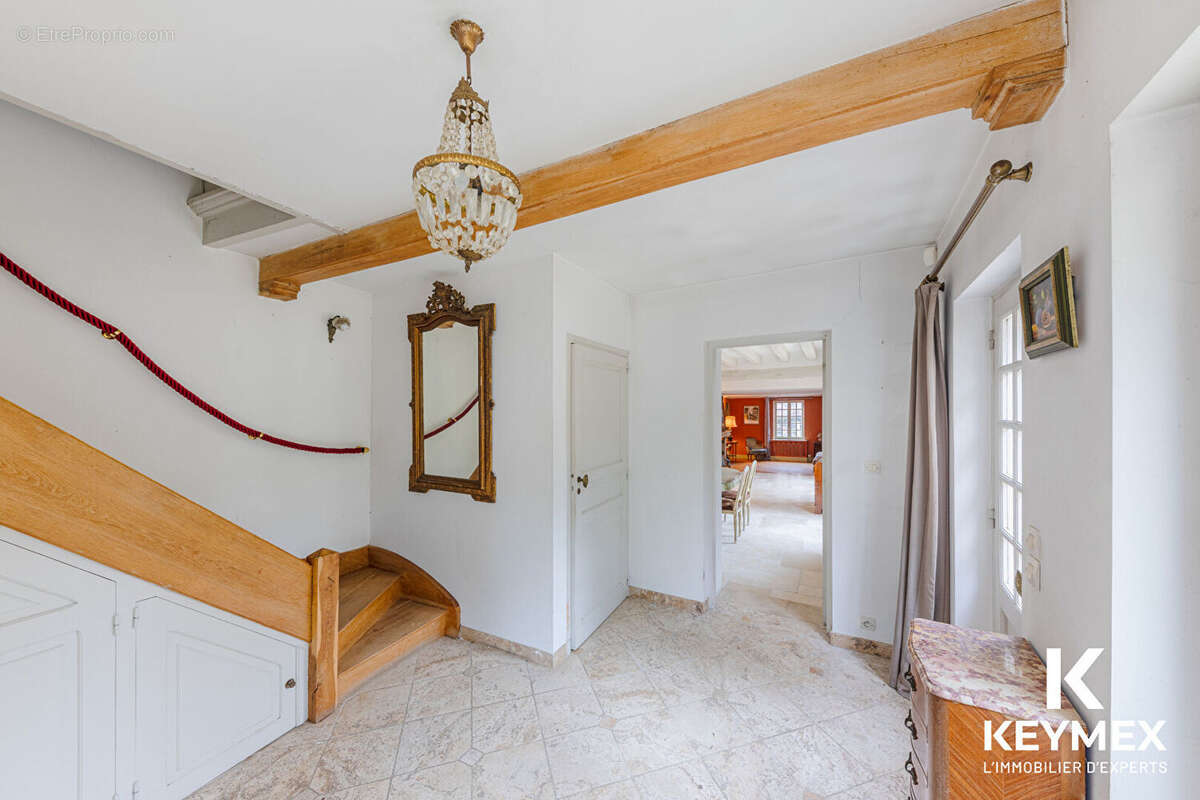 Maison bourgeoise 10  piéces,8 chanbres dont studio indépendant,dépendances sur 1615 M² de terrain plat - photo 5