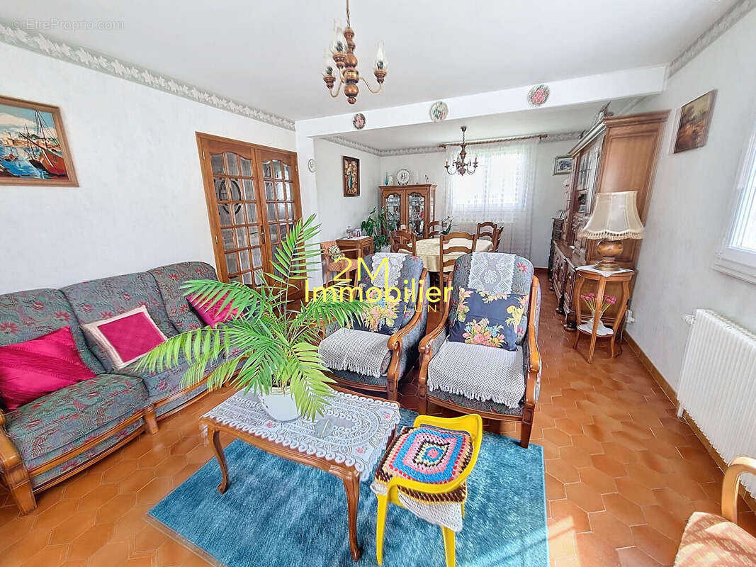 Maison à VAUX-LE-PENIL