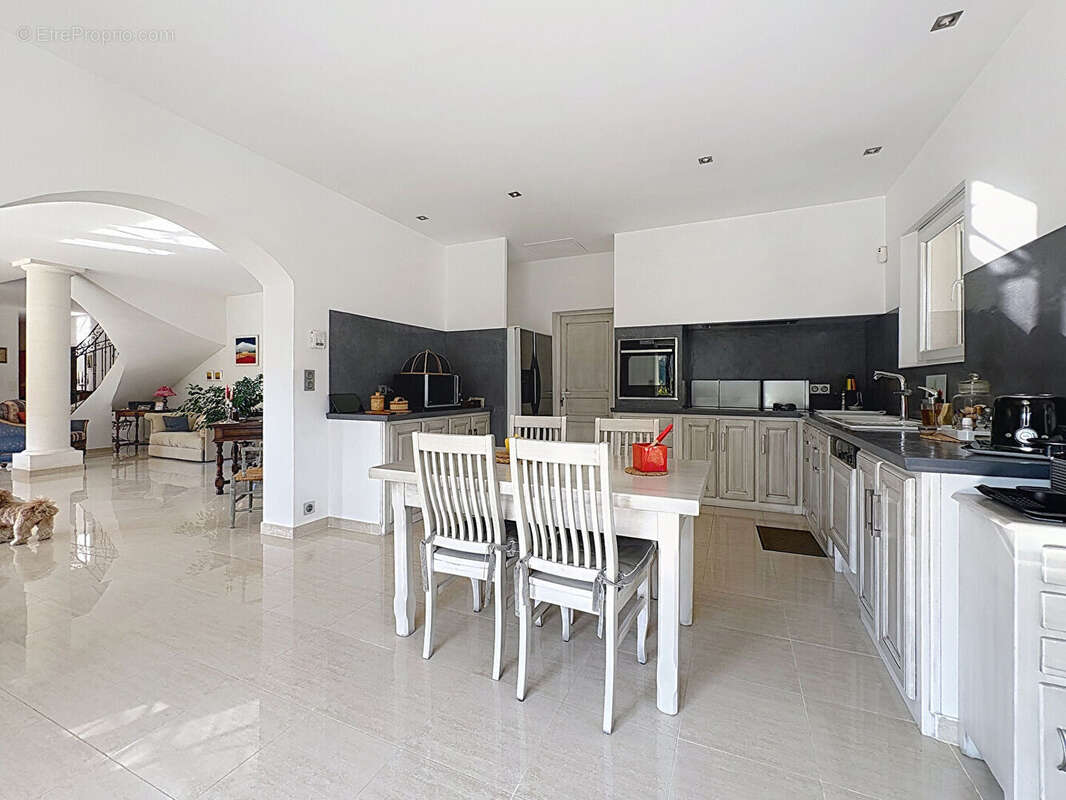 Maison à SAINT-CANNAT