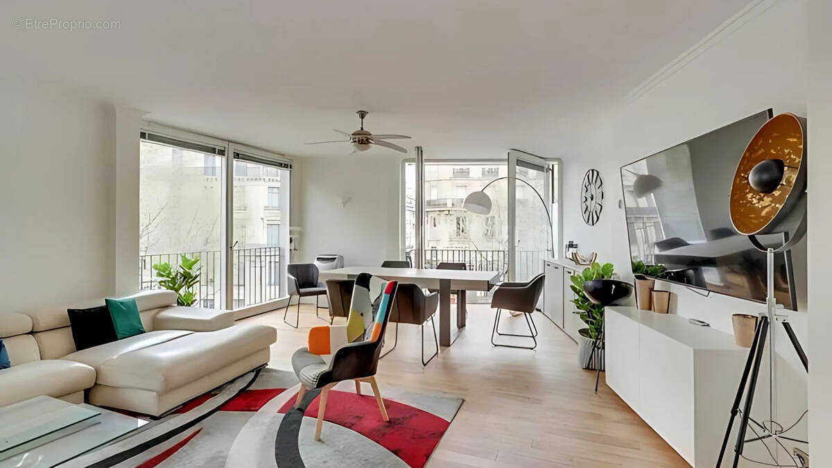Appartement à PARIS-16E
