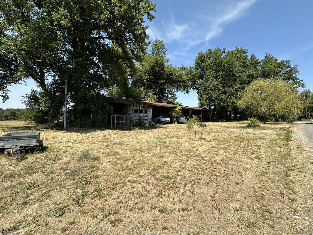 Ensemble immobilier rénové comprenant une maison principale et un gîte avec piscine - photo 26
