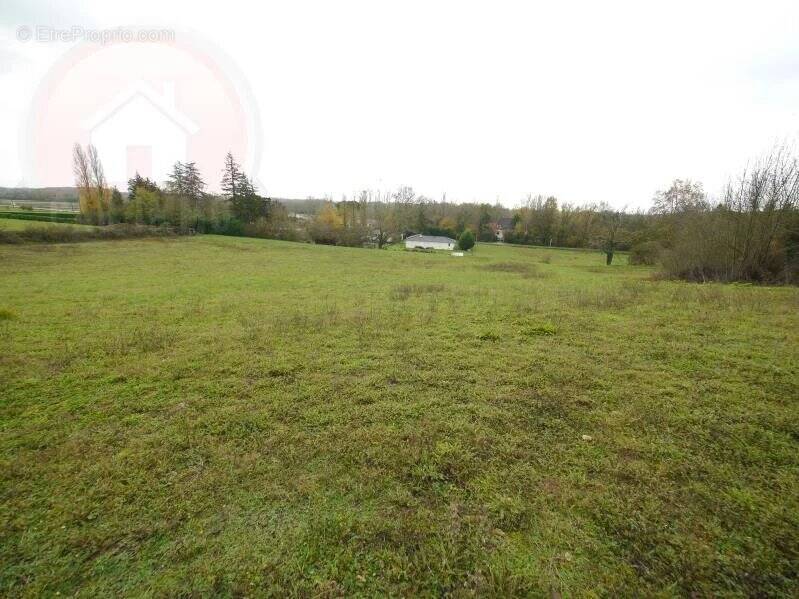 Terrain à SAINT-AUBIN-DE-CADELECH