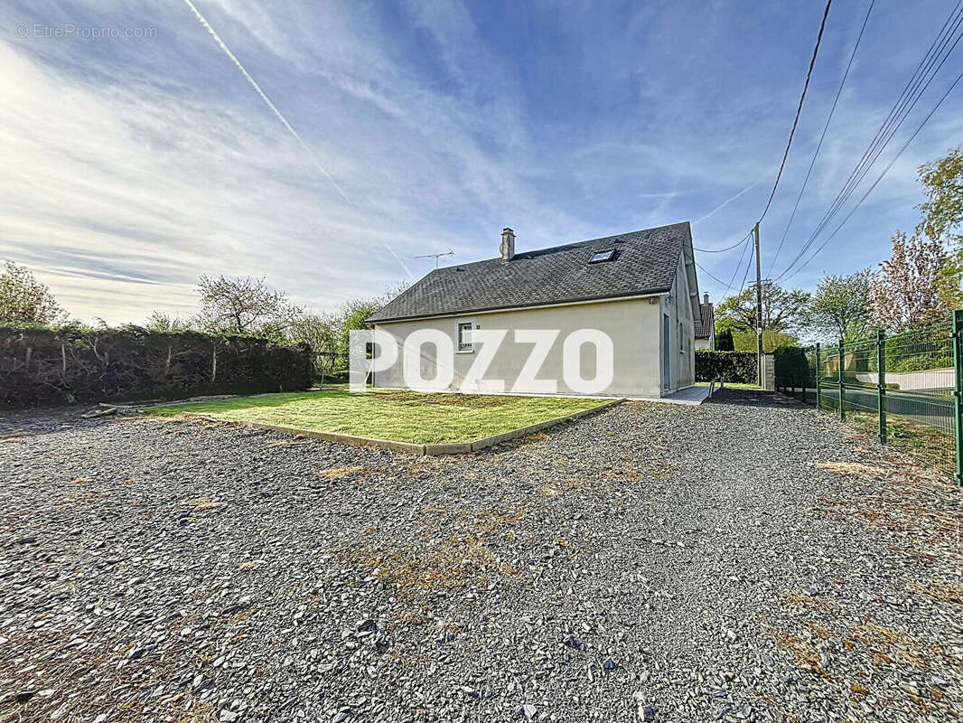 Maison à LE MESNIL-RAOULT