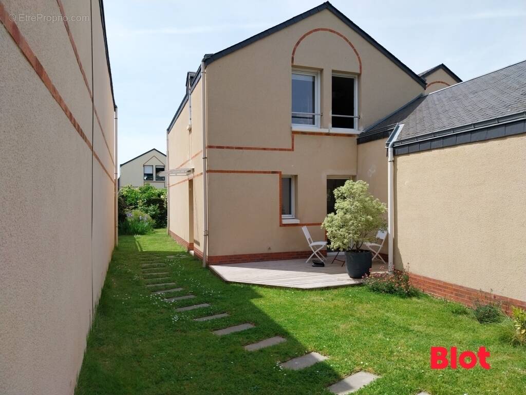 Maison à SAINT-JACQUES-DE-LA-LANDE