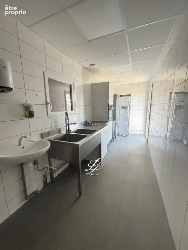 Commerce 137 m² à Betton  - photo 3