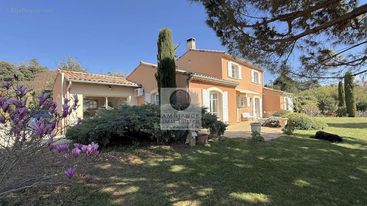 Maison à MONTELEGER