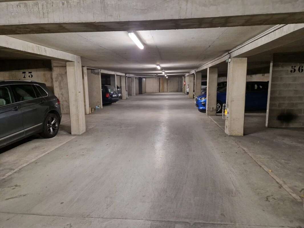 Parking à PARIS-15E