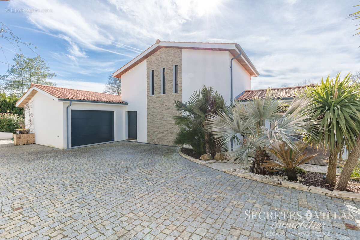 Maison à CAMBLANES-ET-MEYNAC