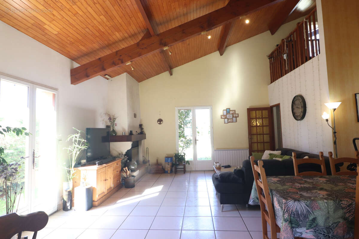 Maison à VILLENAVE-D'ORNON